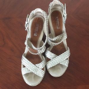 🌴 Woman’s 8.5 Sperry wedge heal shoes